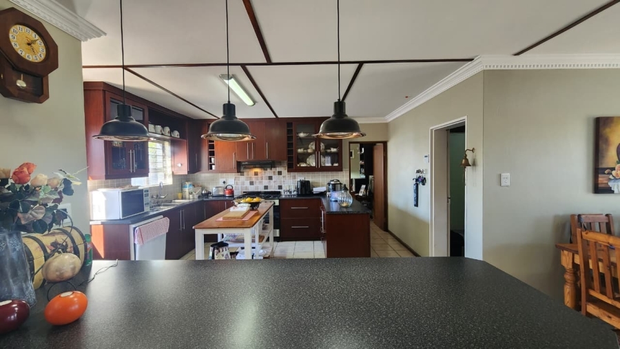 5 Bedroom Property for Sale in Country Club Western Cape
